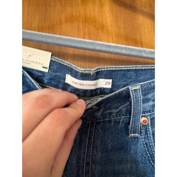 NWT Levi's Womens Medium Wash Distressed Low Pro Straight Size 29 Jeans - Picture 5 of 8